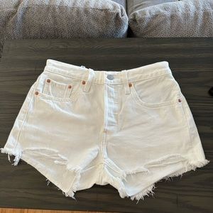 White Levi’s 501 shorts